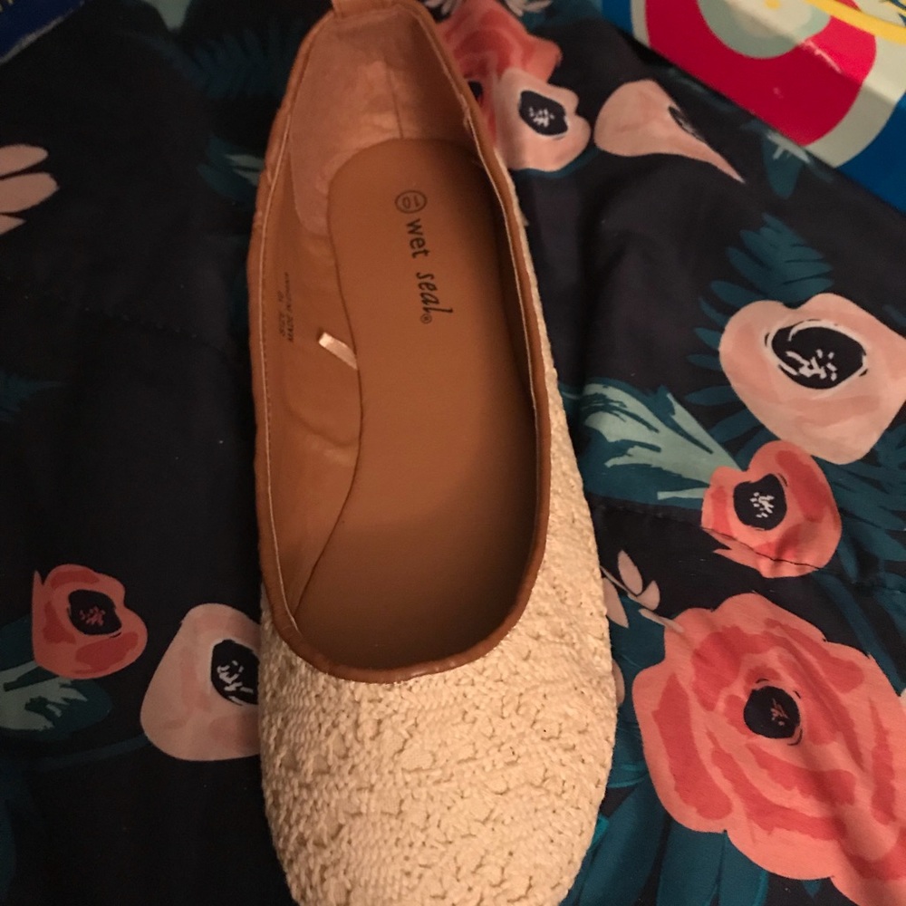 Flats - Picture 2 of 3